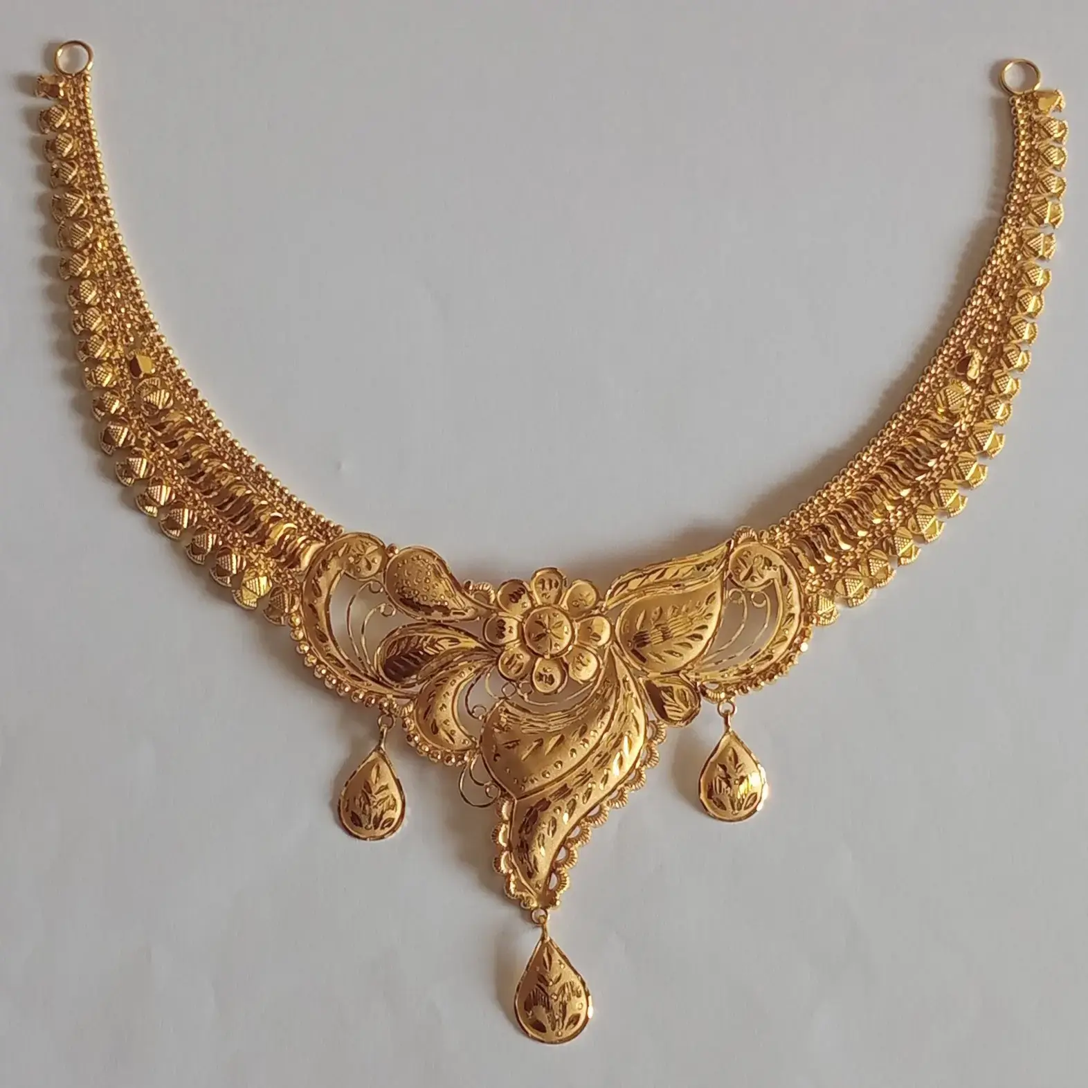 Elegant Gold Necklace